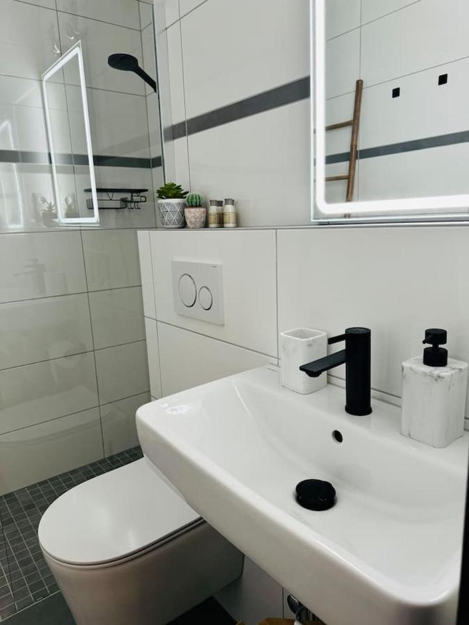 Klassen Stay - Design Studio In 11 Etage - Tolle Aussicht - Sauna, Pool - Netflix ラーンシュタイン エクステリア 写真